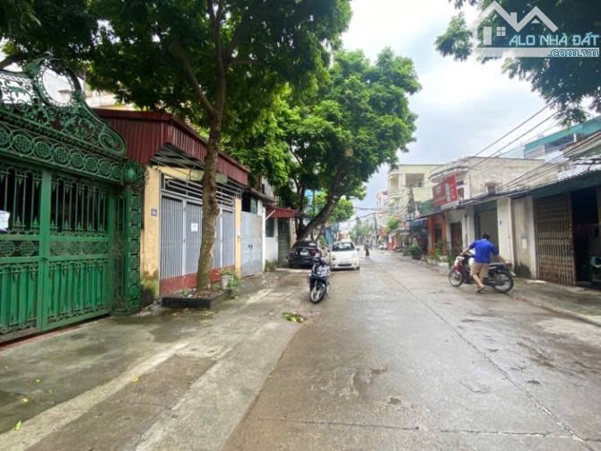 Bán Biệt Thự 4 Tầng, tính giá đất, cạnh đường Cổ Linh 140m2, mặt tiền 6.2m, giá 22 tỷ. - 1