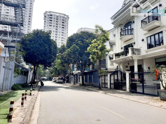 BÁN BIỆT THỰ KĐT DỊCH VỌNG - BIỆT THỰ ĐẲNG CẤP ĐẸP MÊ LY, THANG MÁY HẦM ĐỂ XE GIÁ 90 TỶ. - 1