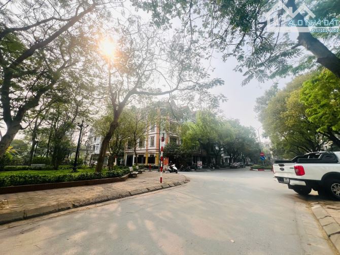 Bán nhà Văn Quán, Hà Đông 115m2 5 tầng lô góc công viên, ô tô tránh kinh doanh nhỉnh 27 tỷ - 1