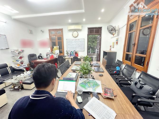 DUY NHẤT 1 VP 30M2 TẠI 164 KHUẤT DUY TIẾN - THANH XUÂN GIÁ 5,5TR / THÁNG OTO ĐỖ CỬA - 1