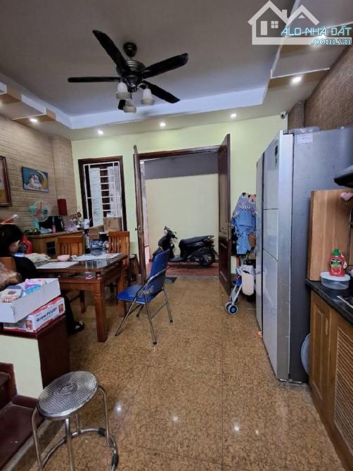 Trần Bình-Cầu Giấy-5 Tầng -Sau Trường ĐH Thương Mại DT 40m .Mặt Tiền Rộng 4,5m.Giá 6,7 tỷ - 1
