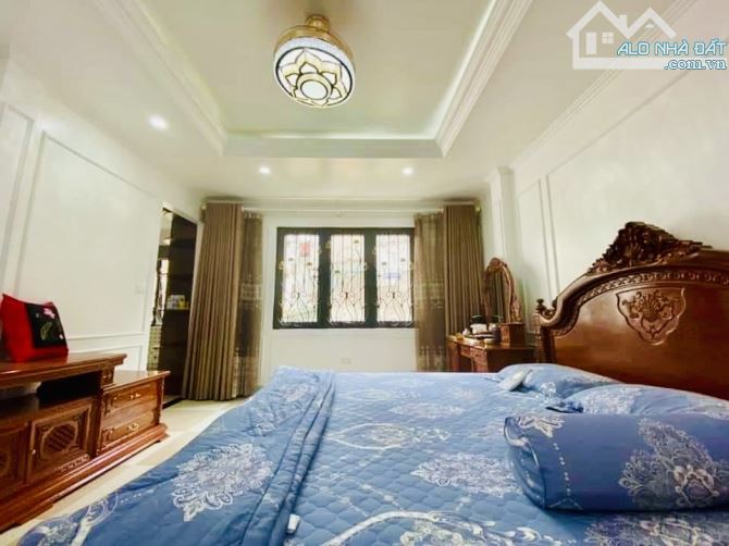 Hot! Bán Nhà Phố Nguyễn Sơn - 7 Tầng - Mt Khủng 6,5m - Lô Góc 2 Thoáng - 1