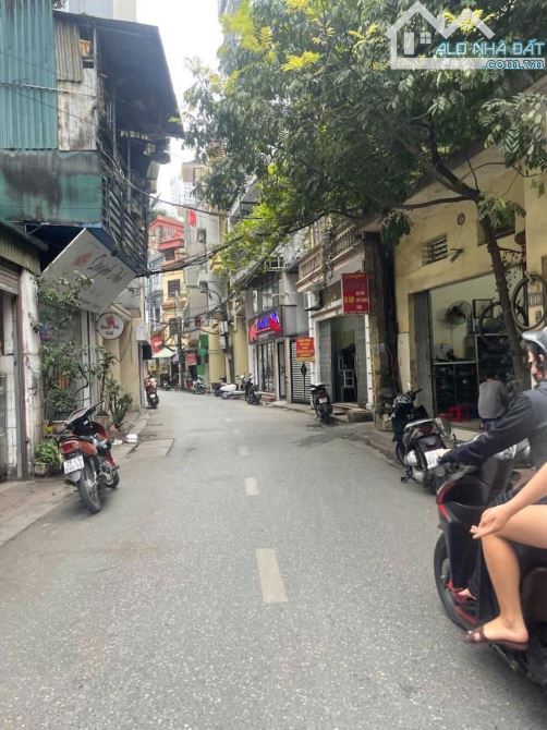 Bán Đất Tặng Nhà 5 Tầng Kinh Doanh, Mặt Phố Hoa Bằng Cầu Giấy, Lô Góc DT 210M Giá 55Tỷ.
