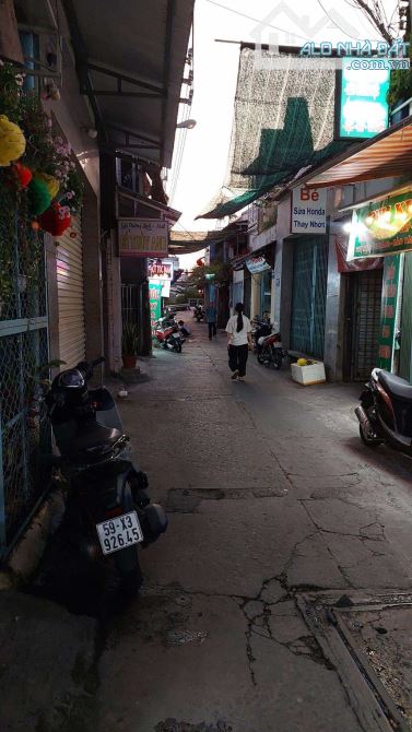 ĐỊNH CƯ NƯỚC NGOÀI BAN GẤP NHÀ CÓ DÃY TRỌ TRUNG TÂM QUẬN 7 NHỈNH 6 TỎI - 1