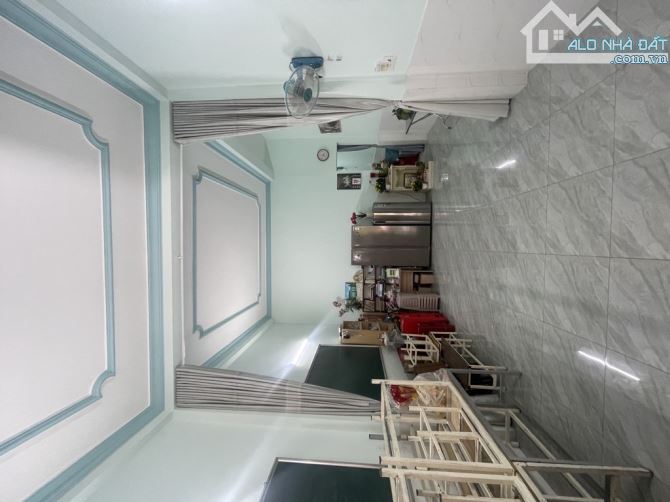 BÁN NHÀ MẶT TIỀN - LÝ THÁNH TÔNG- 5 X 20 M. 3 TẦNG. NHỈNH 8 X. CHỦ NGỘP TL TỐT - 1