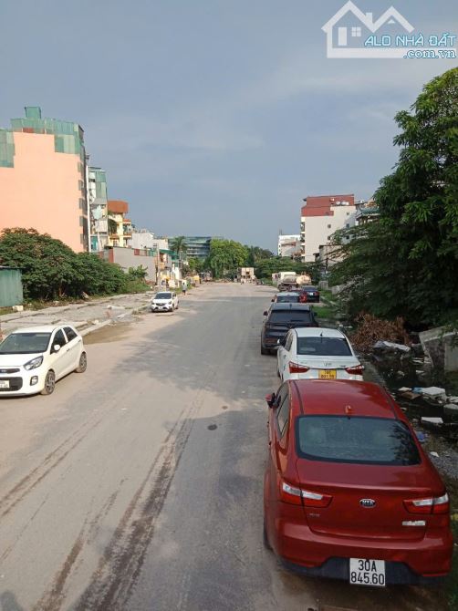 BÁN GẤP NHÀ MP ĐỒNG ME, DT 70MX2T, MT 4,5M- MP RỘNG 40M+ VỈA HÈ 8M, ĐOẠN ĐẸP NHẤT PHỐ, GIÁ - 1