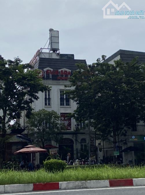 Bán Biệt Thự đơn lập dự án Embassy mặt đường Đôi Nguyễn Văn Huyên. 690tr/m2 - 1
