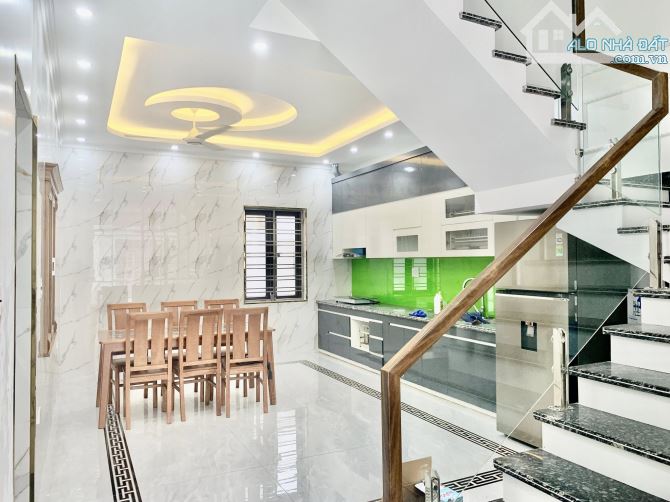Nhà đẹp sân cổng Tuyến 2 Văn Cao. DT 75m2 x 4T. Ô TÔ ĐỖ CỬA 24/7 - 1