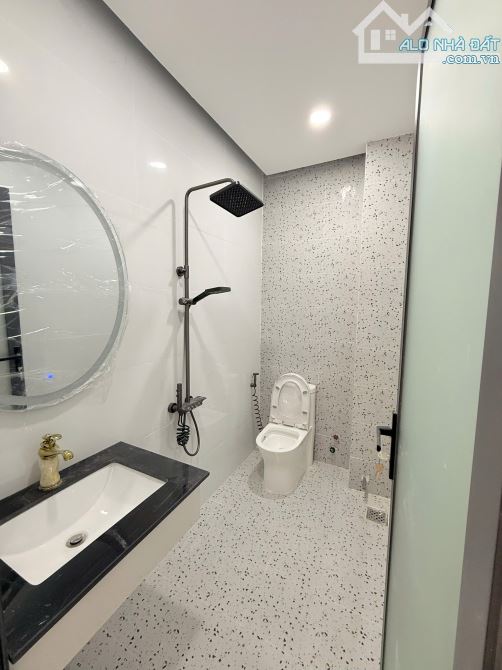 Nhà 5 Tầng Mặt tiền Bình Phú 1 ngay Chợ Lớn, Tặng hết NT xịn, Giá 9.5 tỷ TL chính chủ - 1