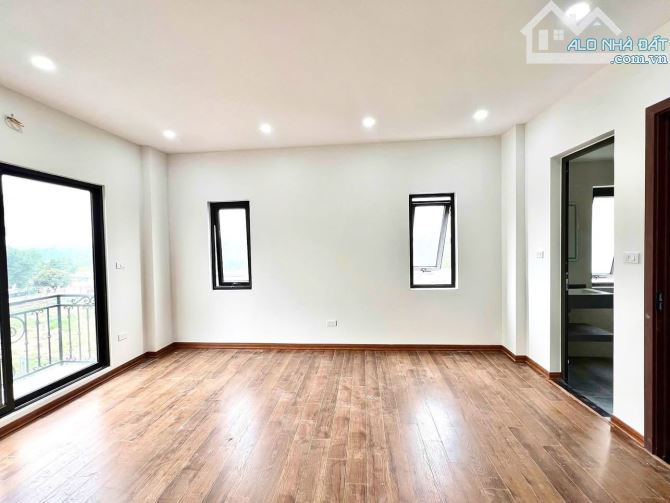 BÁN NHÀ PHỐ NGUYỄN SƠN, 7.X TỶ,  DT40M2, 5 TẦNG, LÔ GÓC, Ô TÔ, GIÁ TỐT. - 1