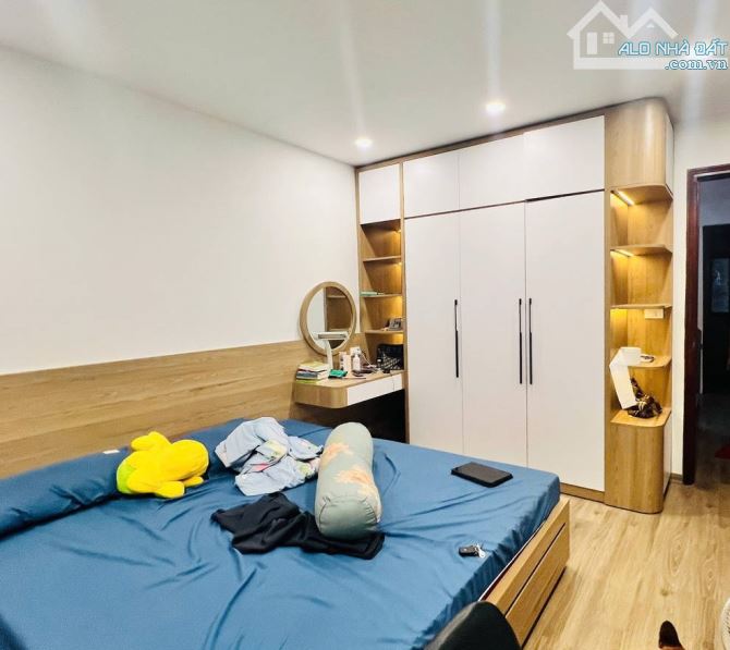 Bán gấp nhà Phố Cầu Giấy, 35m2, 5 tầng dân xây kiên cố, ô tô đỗ cửa, giá 13.8 tỷ - 1