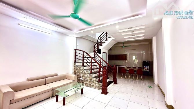 Bán nhà Vũ Trọng Phụng - 30m2 - ngõ thông,rộng,30m ra mặt phố - hiếm có - 7tỷ2 - 1
