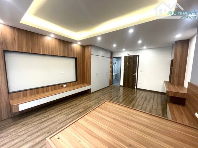 🏡 Bán nhà Bồ Đề, Long Biên, 40m2 x 4 tầng, gần cầu Chương Dương, Ô tô, 8 tỷ 9 - 2