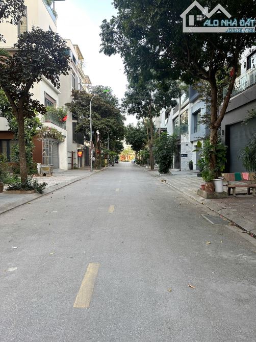 Bán đất đấu giá phường Việt Hưng. 85m2. Mt 5m. Vỉa hè 2 oto tránh - 2