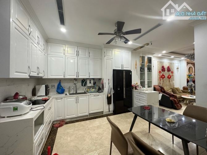 Trung Tâm Thanh Xuân - Ô tô tránh vỉa hè - Khu liền kề vip Gần sát Royal city - Hầm để xe - 2