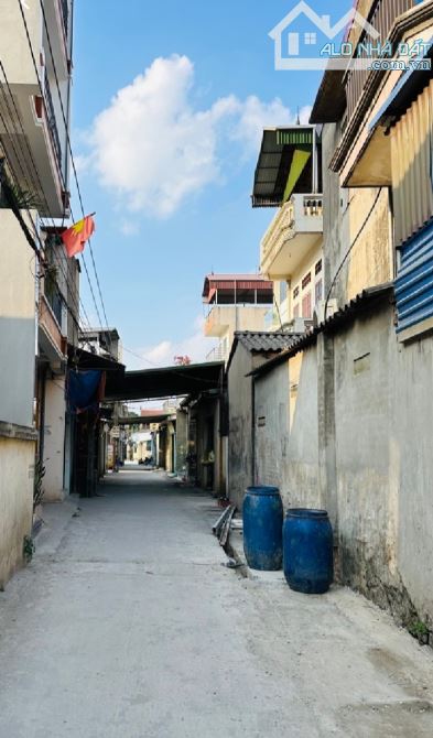 Bán 140m đất Chí Trung Tân Quang sẵn 4 phòng trọ cho thuê - 2