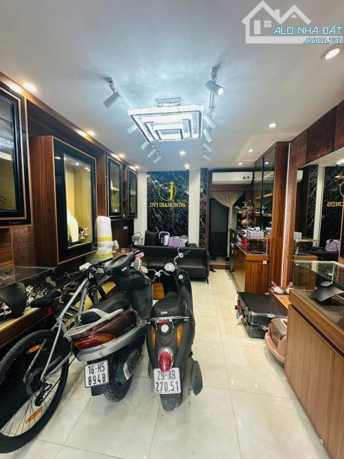 BÁN NHÀ MẶT PHỐ 18 TỶ 35m 4 TẦNG MT 4m VỈA HÈ Ô TÔ TRÁNH KINH DOANH LẠC LONG QUÂN TÂY HỒ - 2