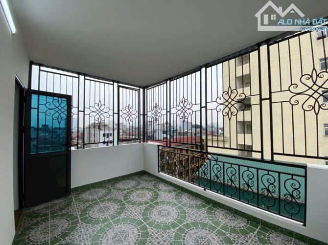 Bán Nhà Hoàng Quốc Viết, DT 43m2x7T Thang máy. Phân Lô - ô tô vào nhà - Giá chào ;12,8 tỷ - 2