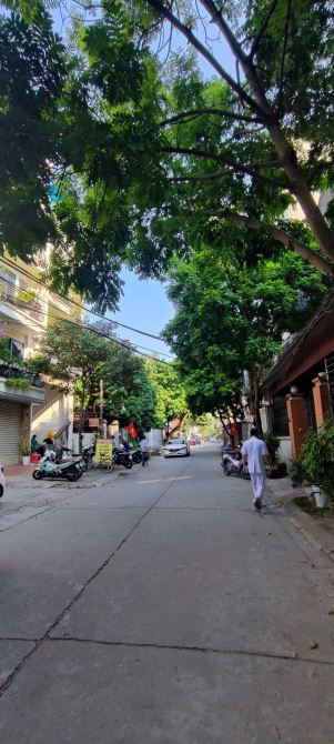 Bán Biệt Thự 4 Tầng, tính giá đất, cạnh đường Cổ Linh 140m2, mặt tiền 6.2m, giá 22 tỷ. - 2