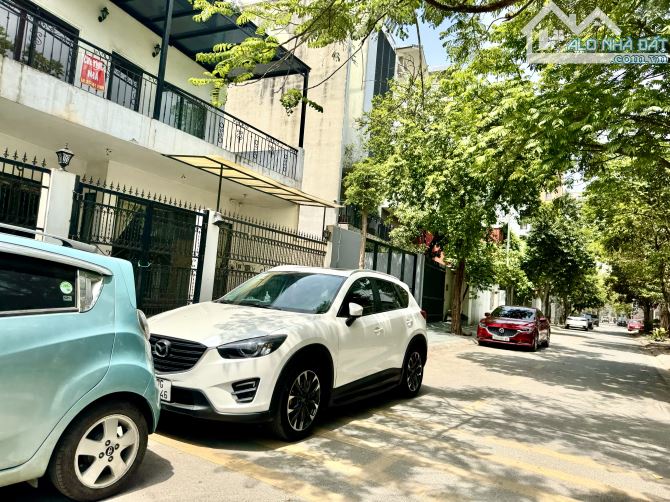 2 Lô đất hoa hậu đẹp nhất Long Biên DT 82m2 - MT 6.2m vỉa hè oto tránh - 2