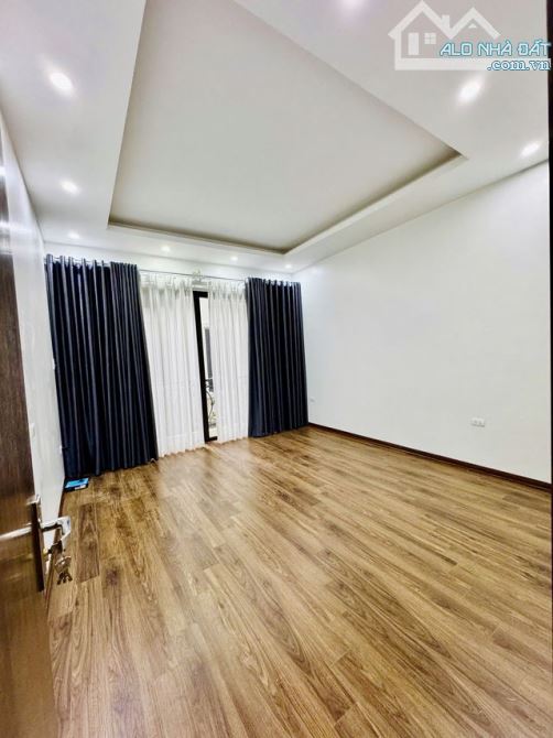 NHÀ ĐẸP 4 TẦNG -PHỐ VIP ĐỐNG ĐA-52m-14 TỶ- Ô TÔ ĐỖ CỬA- MẶT NGÕ KINH DOANH. - 2