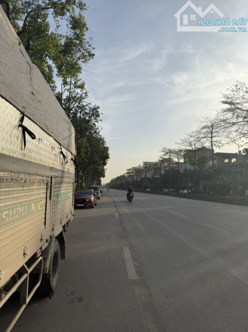 Bán đất mặt phố Ngô Gia Tự- tặng nhà c4 55m mặt tiền 4m- vỉa hè đá bóng - 2