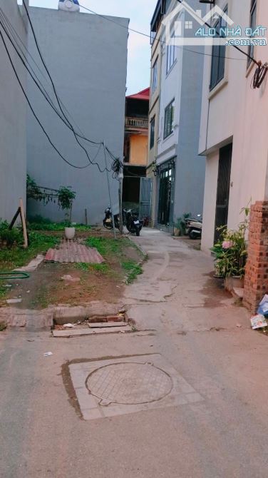 Đất ngõ to 565 Bát Khối - 40m - 4,55 tỷ SDCC MT 5,2m rộng - 2