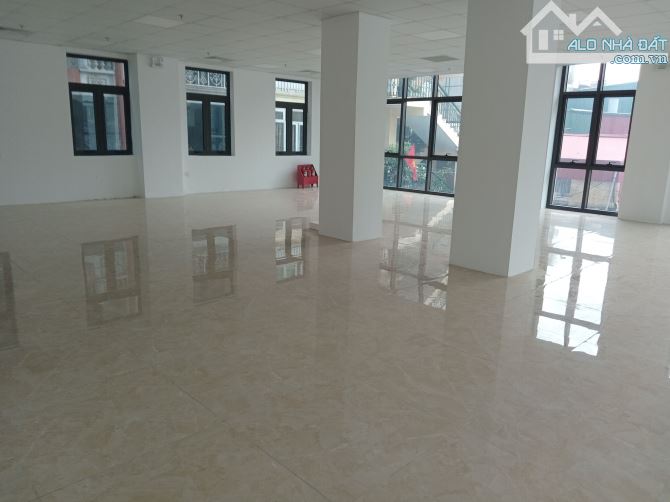 Bán building 10 tầng lô góc mặt phố Hoàng Quốc Việt, Nghĩa Tân. DT 460m2, MT 20m, 250 tỷ - 3