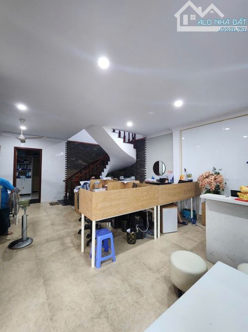 BIỆT THỰ HẺM XE TẢI TRÁNH NGUYỄN XÍ. DT 170m2 NGANG 10m DÀI 17m. GIÁ 29T - 3
