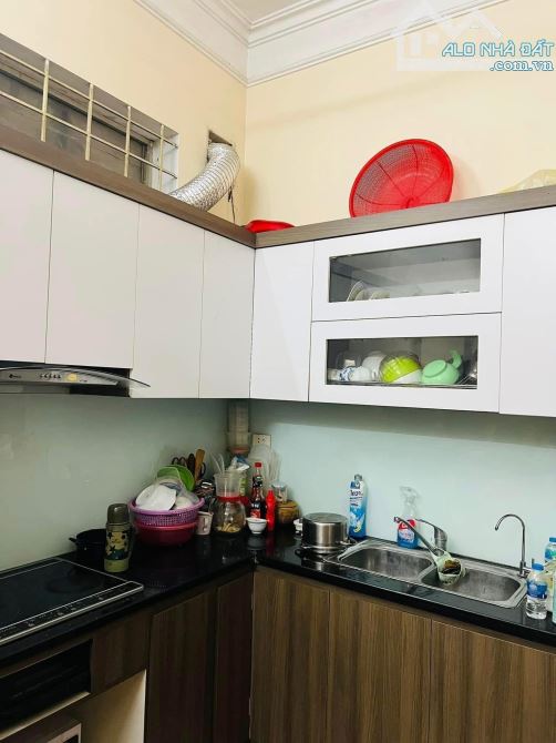 Bán nhà Kim Ngưu 45m2, 5T, mt 4.9m phân lô oto vào nhà, 50m ra phố. Giá 11.5 tỷ sổ đỏ đẹp