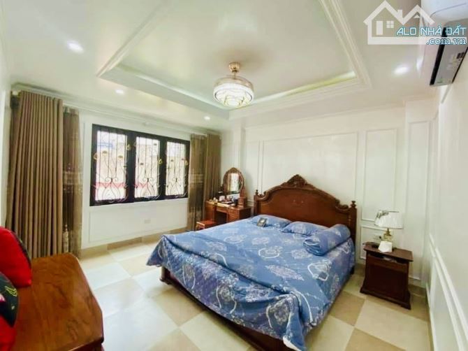 Hot! Bán Nhà Phố Nguyễn Sơn - 7 Tầng - Mt Khủng 6,5m - Lô Góc 2 Thoáng - 3
