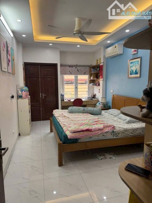BÁN NHÀ Ngõ Đường Làng, Đống đa, Ô tô vào nhà, 39m ( từ T2 45m) x 5 Tầng x mt 3,3m, gia 15 - 3