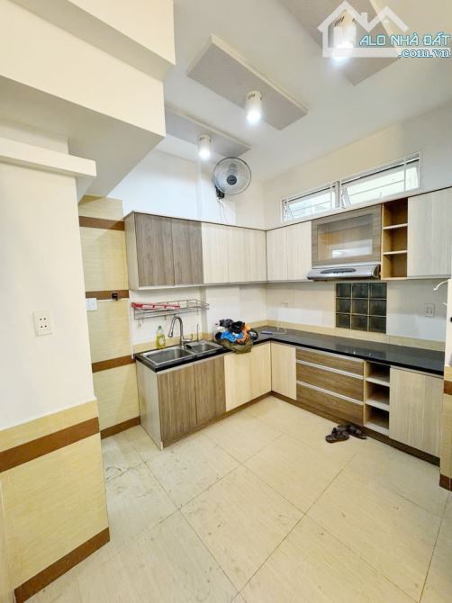 Cần Tiền Bán Gấp nhà ngon cạnh Ng.Trọng Tuyển P.Nhuận 3tầng 132m2 hẻm 3m nhỉnh 6tỏi còn TL - 3