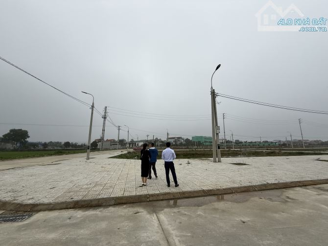 đất gần SUN NƯỚC NÓNG Quảng Yên cách 2km - 3