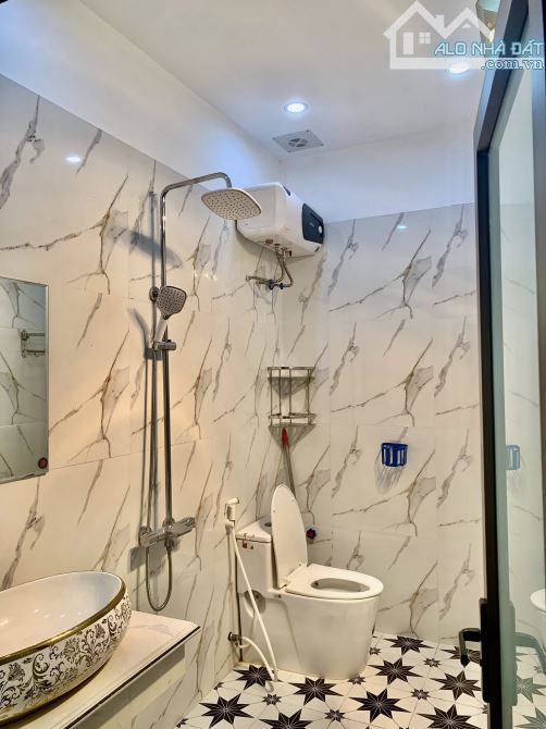 Nhà đẹp sân cổng Tuyến 2 Văn Cao. DT 75m2 x 4T. Ô TÔ ĐỖ CỬA 24/7 - 3