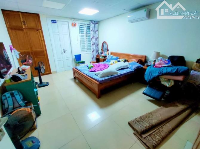 Bán nhà Phố Hào Nam, Gần Cát Linh, AN Trạch, Ô Chợ Dừa, Đống Đa. DTSD: 90m2. Giá: 21,5 Tỷ - 3