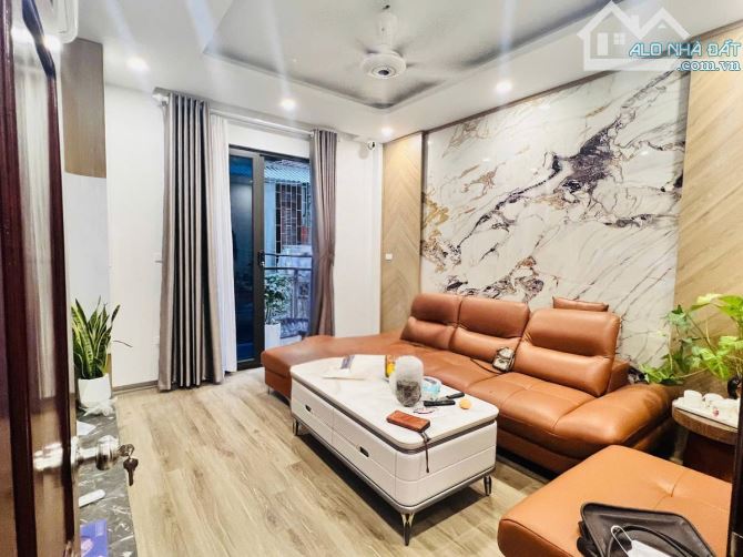 Bán gấp nhà Phố Cầu Giấy, 35m2, 5 tầng dân xây kiên cố, ô tô đỗ cửa, giá 13.8 tỷ - 3