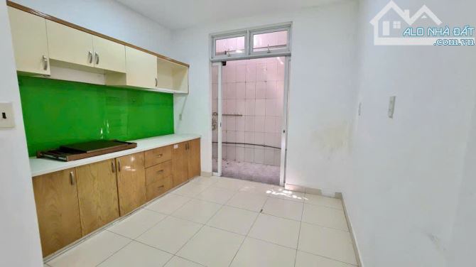 HẺM XE TẢI BÙI ĐÌNH TÚY - 50M2 2 TẦNG BTCT - TIỆN KINH DOANH - SỔ VUÔNG A4 - CHỈ 6.X TÝ - 4