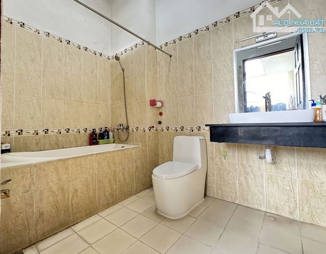 Bán nhà Biệt Thự Mặt Tiền Thới An,q12, dt 164m vuông - 6,7x24,4m - 2 tầng 4PN - 4