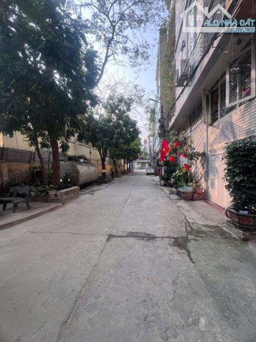 Tập thể 664 Vĩnh Quỳnh, DT: 66m, nhà 3 tầng, giá 9.8 tỷ, đường thông ô ô tránh - 4
