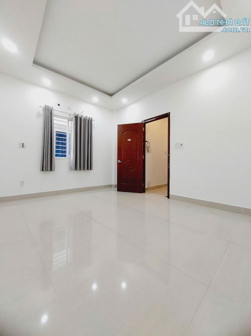 Nhà mới, 3 tầng ( 4m5 x 13m), đường Nội bộ Phường 4 Q8 - 4