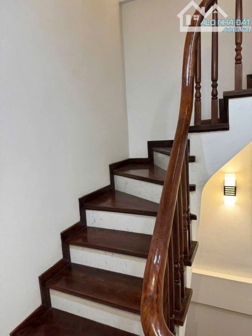BÁN NHÀ Ngõ Đường Làng, Đống đa, Ô tô vào nhà, 39m ( từ T2 45m) x 5 Tầng x mt 3,3m, gia 15 - 4
