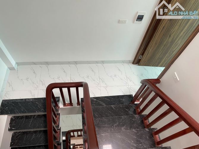 Duy nhất nhà phố Xốm xây độc lập mặt ngõ thông 33m2x5 tầng/ 30m ra đường ô tô, giá 4.8 tỷ - 4