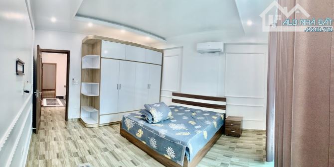 Nhà đẹp sân cổng Tuyến 2 Văn Cao. DT 75m2 x 4T. Ô TÔ ĐỖ CỬA 24/7 - 4
