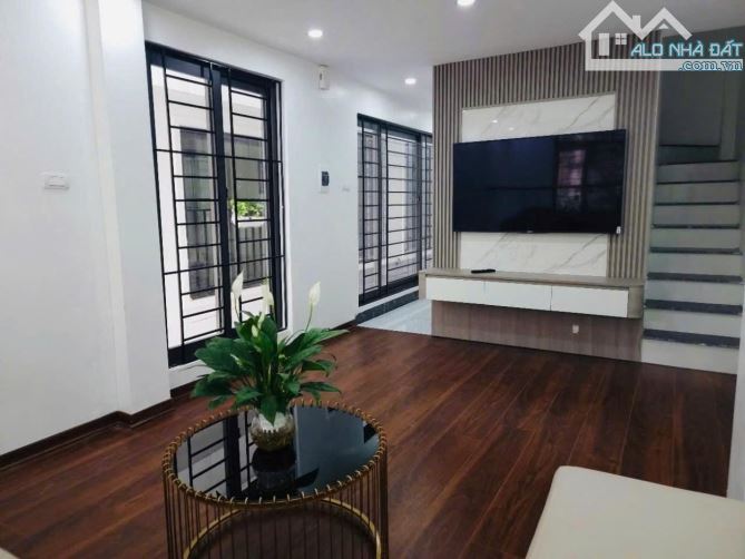 Nhà đẹp Ngọc lâm - 6 tầng thang máy - ngõ thông - OTO vào nhà - 5