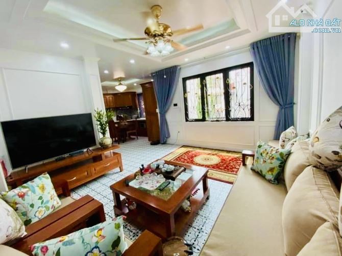 Hot! Bán Nhà Phố Nguyễn Sơn - 7 Tầng - Mt Khủng 6,5m - Lô Góc 2 Thoáng - 5