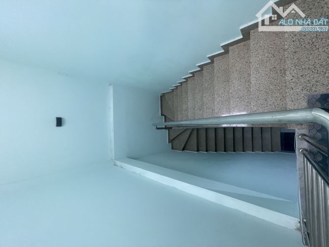 BÁN NHÀ MẶT TIỀN - LÝ THÁNH TÔNG- 5 X 20 M. 3 TẦNG. NHỈNH 8 X. CHỦ NGỘP TL TỐT - 5