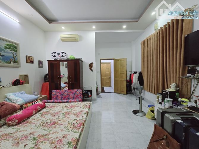 LÔ GÓC 2 MẶT TIỀN – GIÁP QUẬN 7 – NHÀ 4 TẦNG ĐẸP MỚI • XE TẢI TRÁNH – CHỈ 8 TỶ - 5