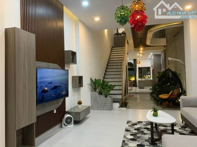 Định cư Mỹ cần bán nhanh nhà Đ.Phan Sào Nam, P.11, TB – giá 2TỶ030, 62m², 1T2L, SHR - 5