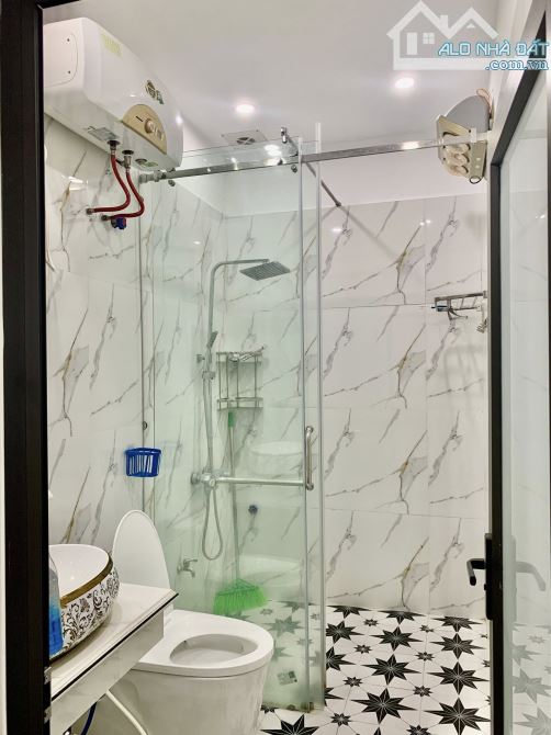 Nhà đẹp sân cổng Tuyến 2 Văn Cao. DT 75m2 x 4T. Ô TÔ ĐỖ CỬA 24/7 - 5